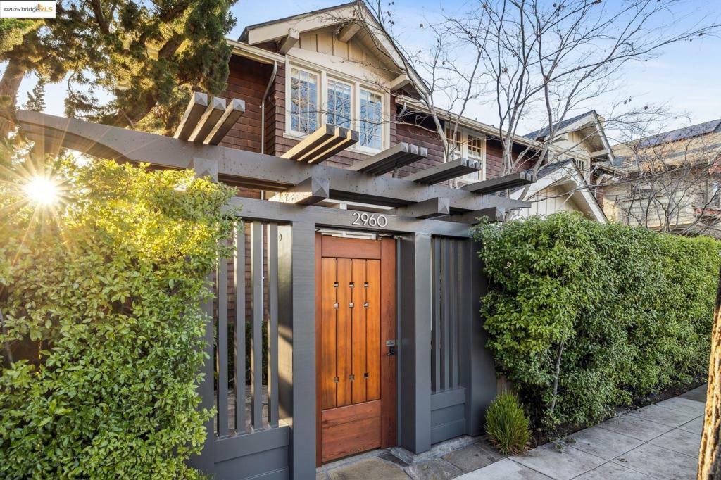 2960 Benvenue Ave  Berkeley CA 94705 photo