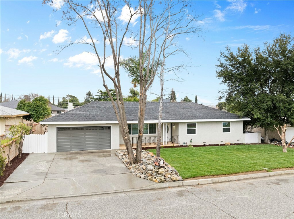 Property Photo: 884 N 7th Street CA 92220