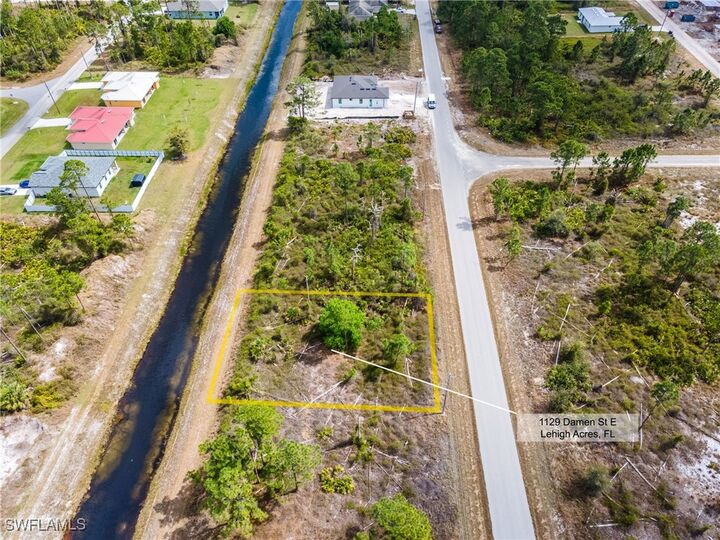 Property Photo:  1129 Damen Street E  FL 33974 