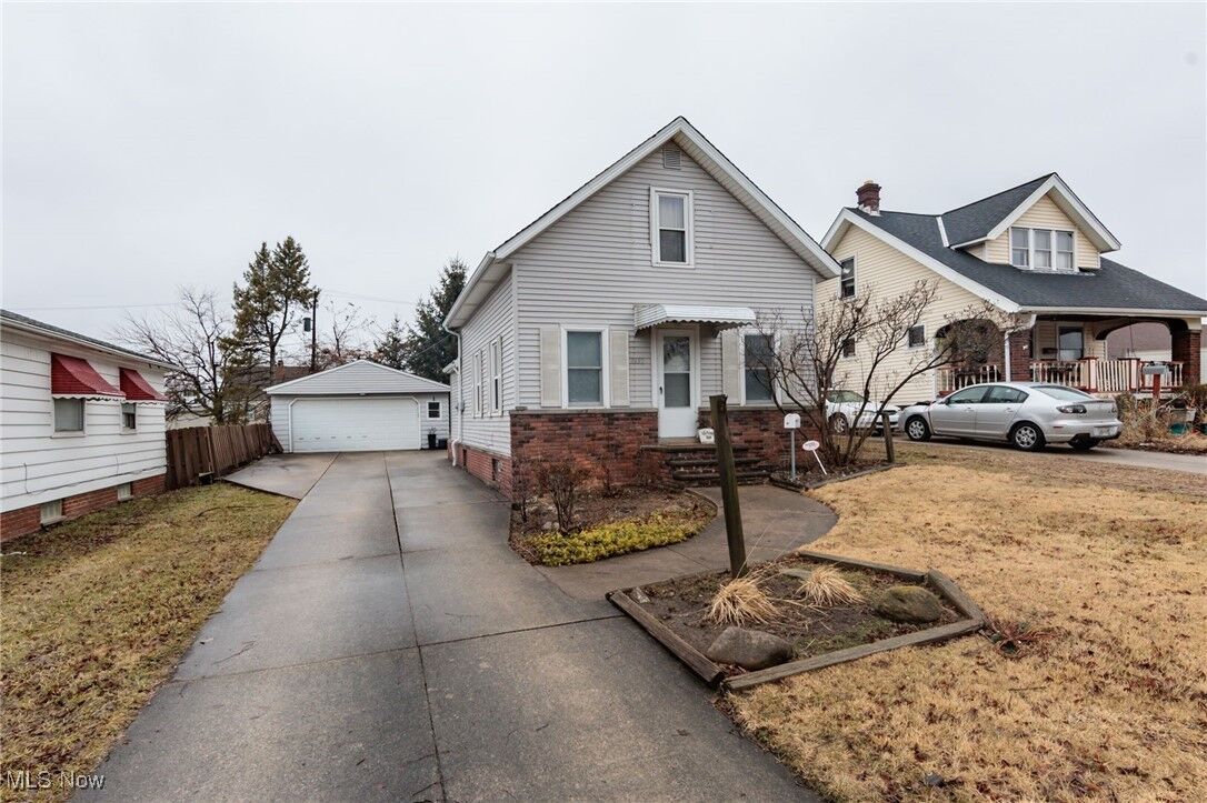 Property Photo:  3432 Dellwood Drive  OH 44134 