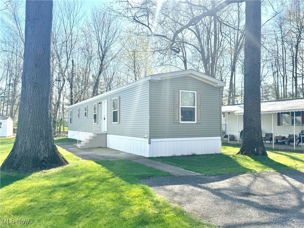 Property Photo: 125 Westgate NE OH 44484