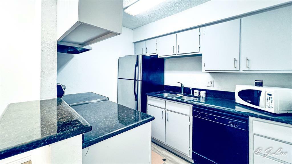 Property Photo:  4044 Buena Vista 104  TX 75204 