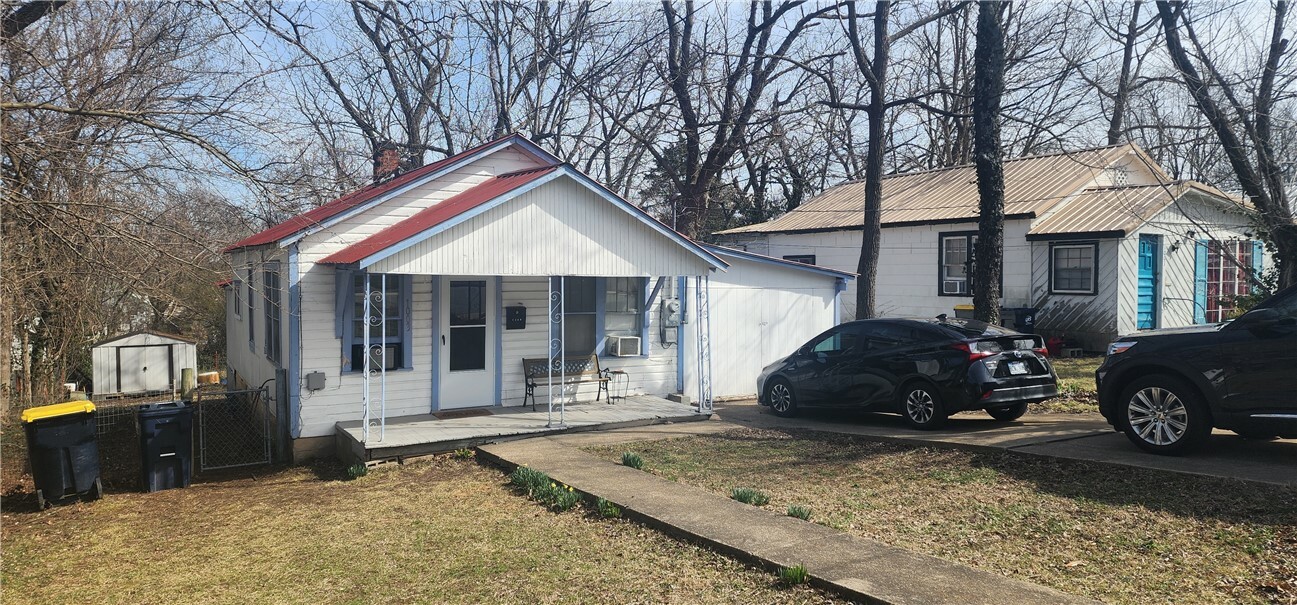 Property Photo:  1003 Maple Street  AR 72601 