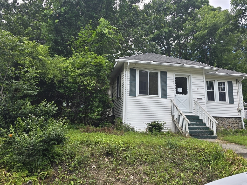 Property Photo: 42 N Worcester Ave MA 01606