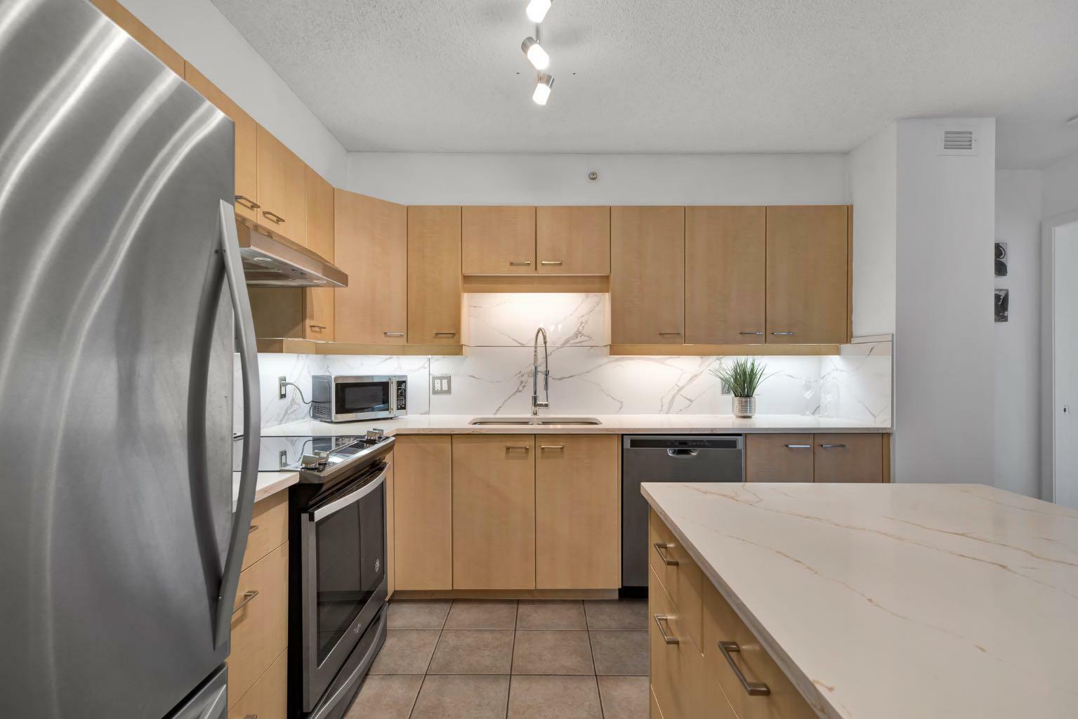 Property Photo: 804 3 Avenue SW 1110 AB T2P 0G9
