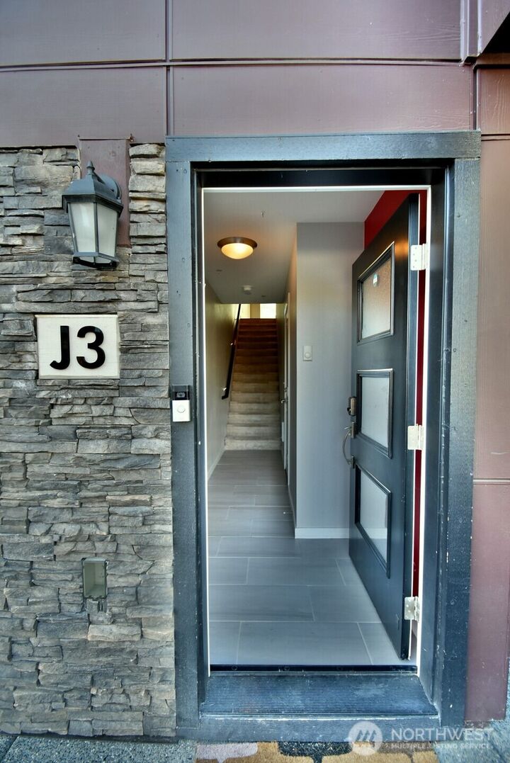 Property Photo: 15720 Meadow Road J3 WA 98087