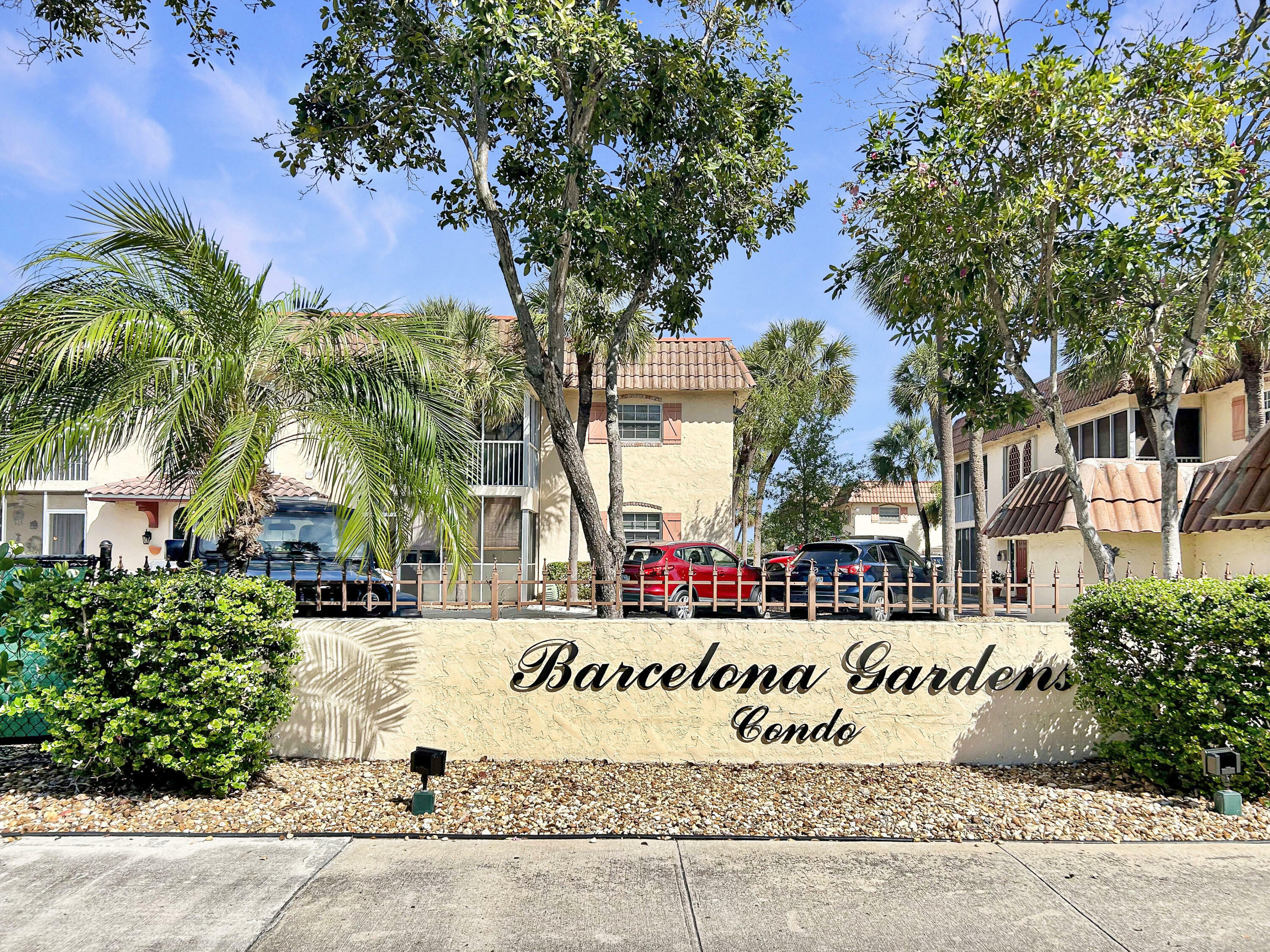 Property Photo: 101 E McNab Road 107 FL 33060