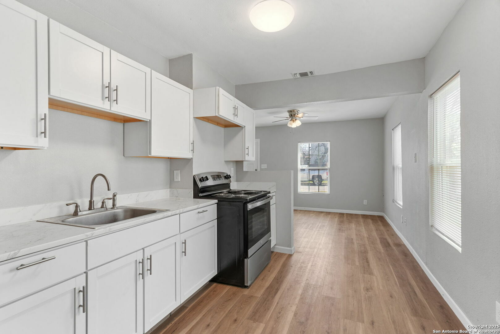 Property Photo: 623 Blaine TX 78202