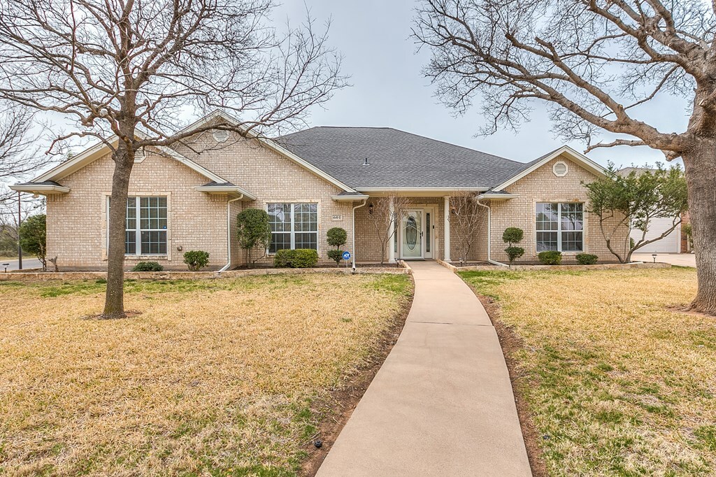 Property Photo: 601 Burlington Rd TX 76901