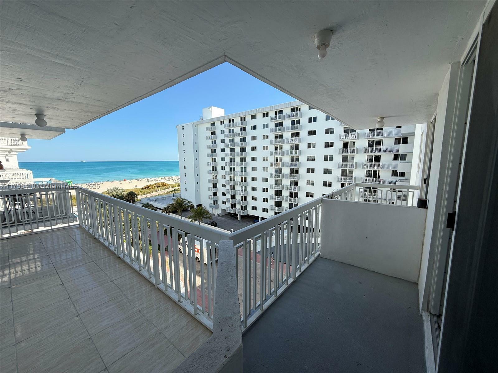 Property Photo:  401 Ocean Dr 707  FL 33139 