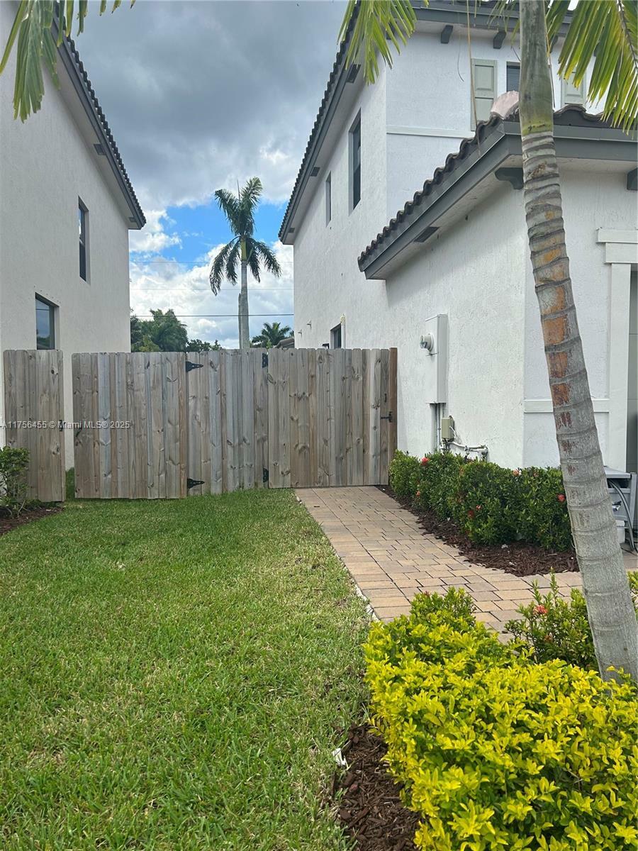 Property Photo:  24030 SW 119th Pl Efficiency  FL 33032 