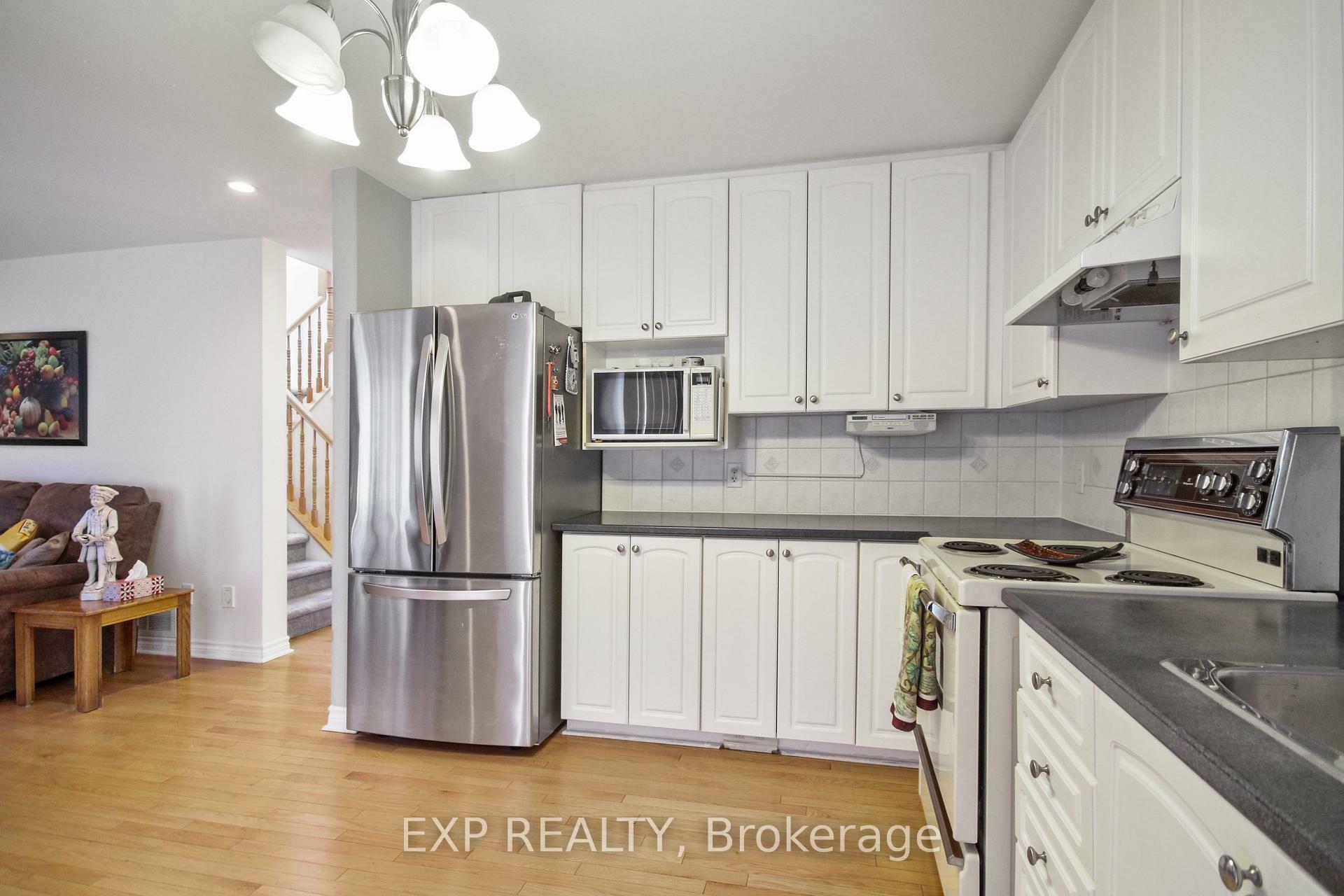Property Photo: 618 Beatrice Drive S ON K2J 5N9