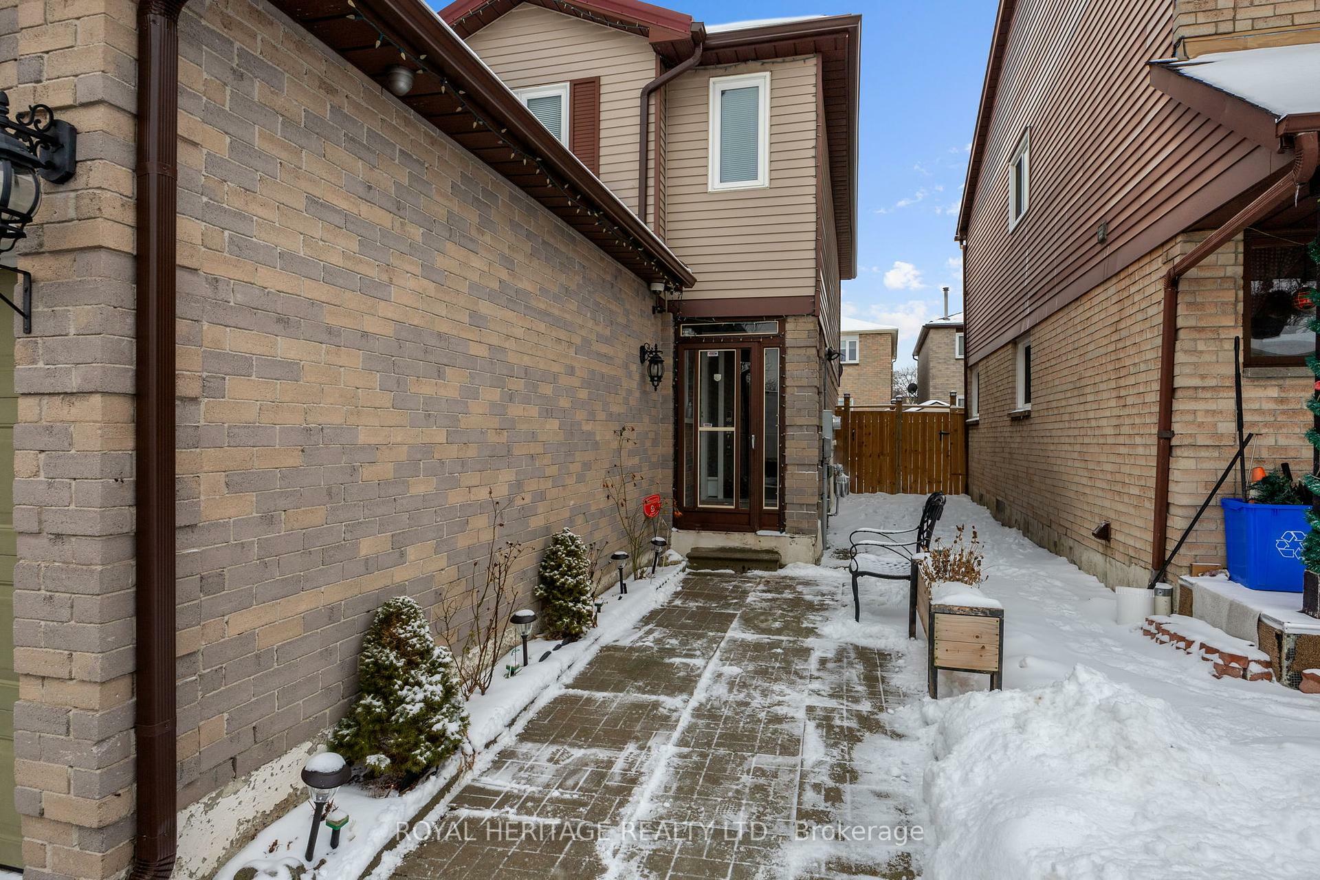 Property Photo: 109 Plumrose Pathway ON M1B 4B6