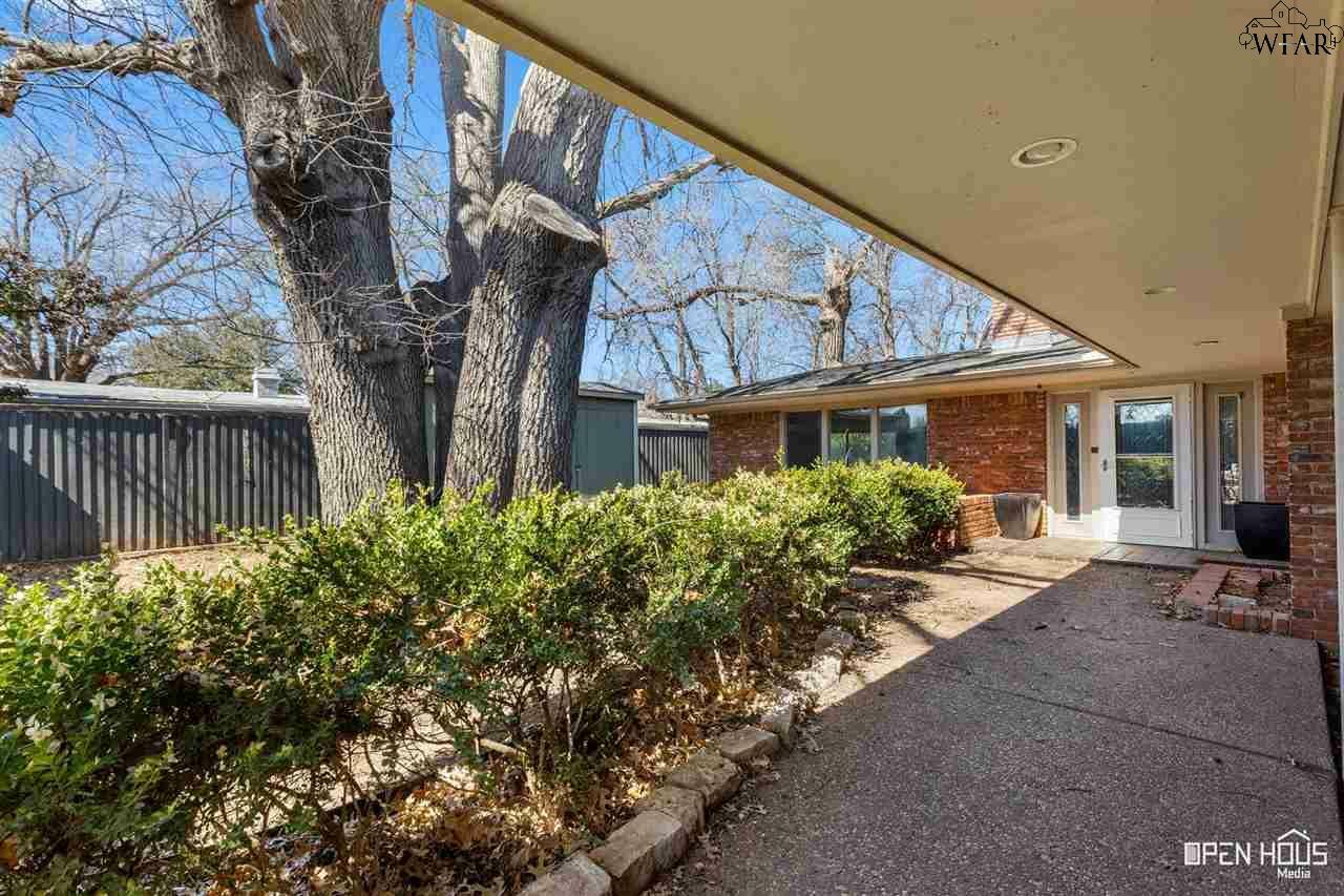 Property Photo:  2408 Hampstead Lane  TX 76308 