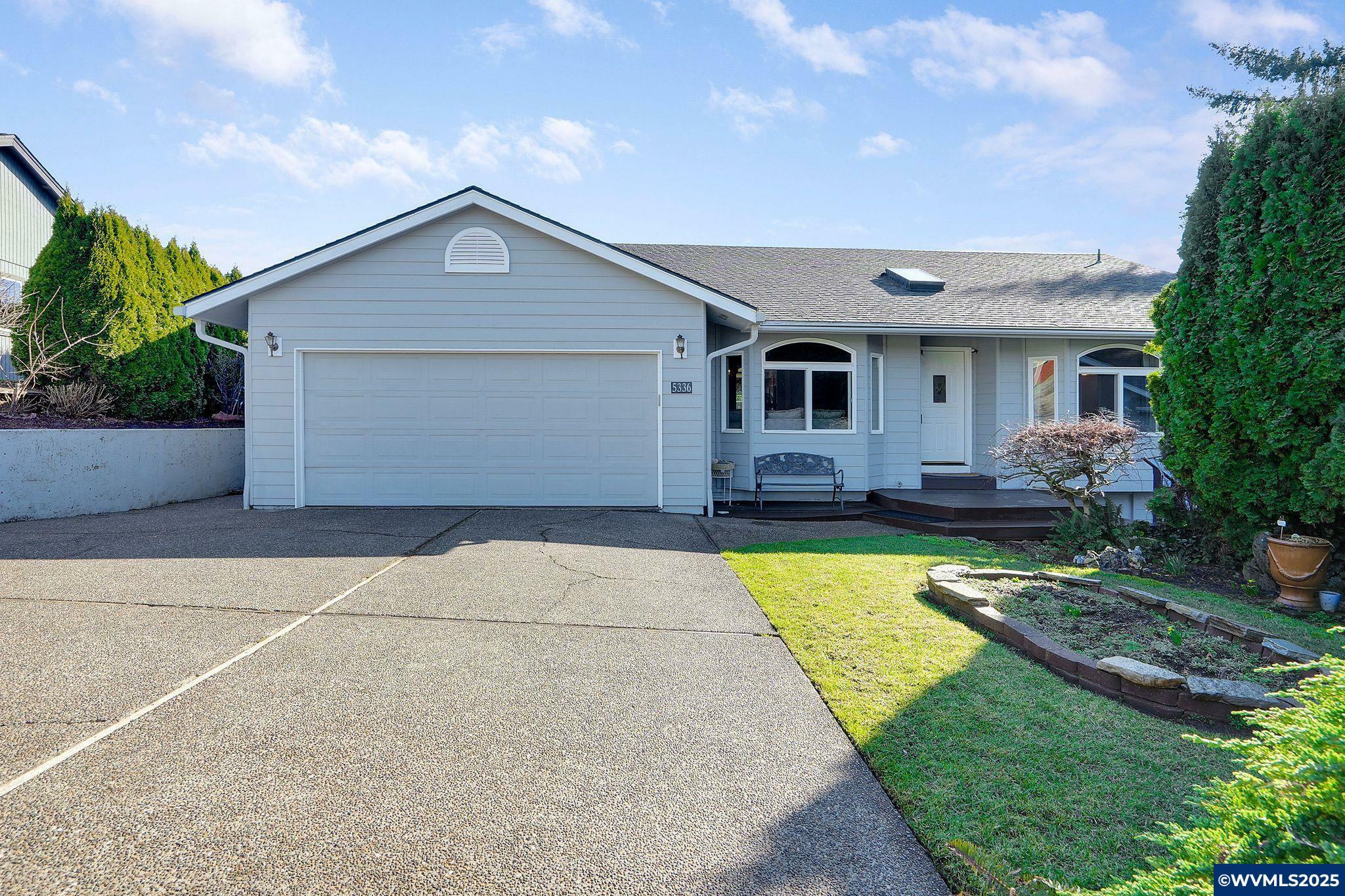 Property Photo: 5336 Addison Ct S OR 97302