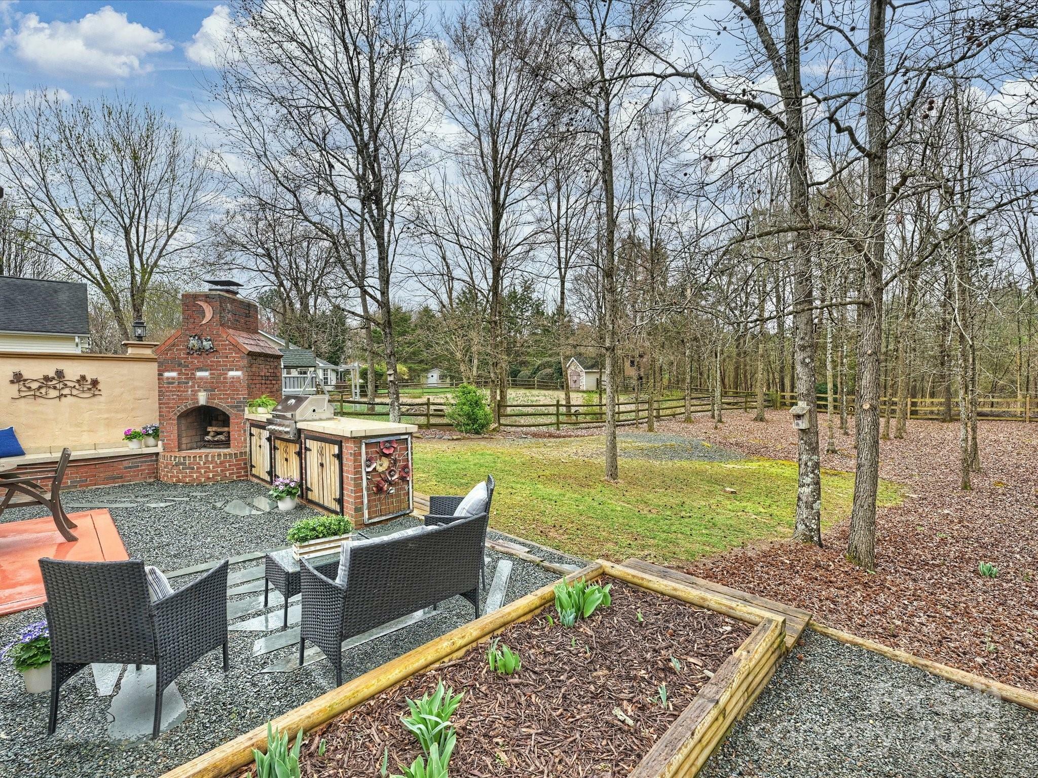 Property Photo: 2405 Ivy Run Drive NC 28079