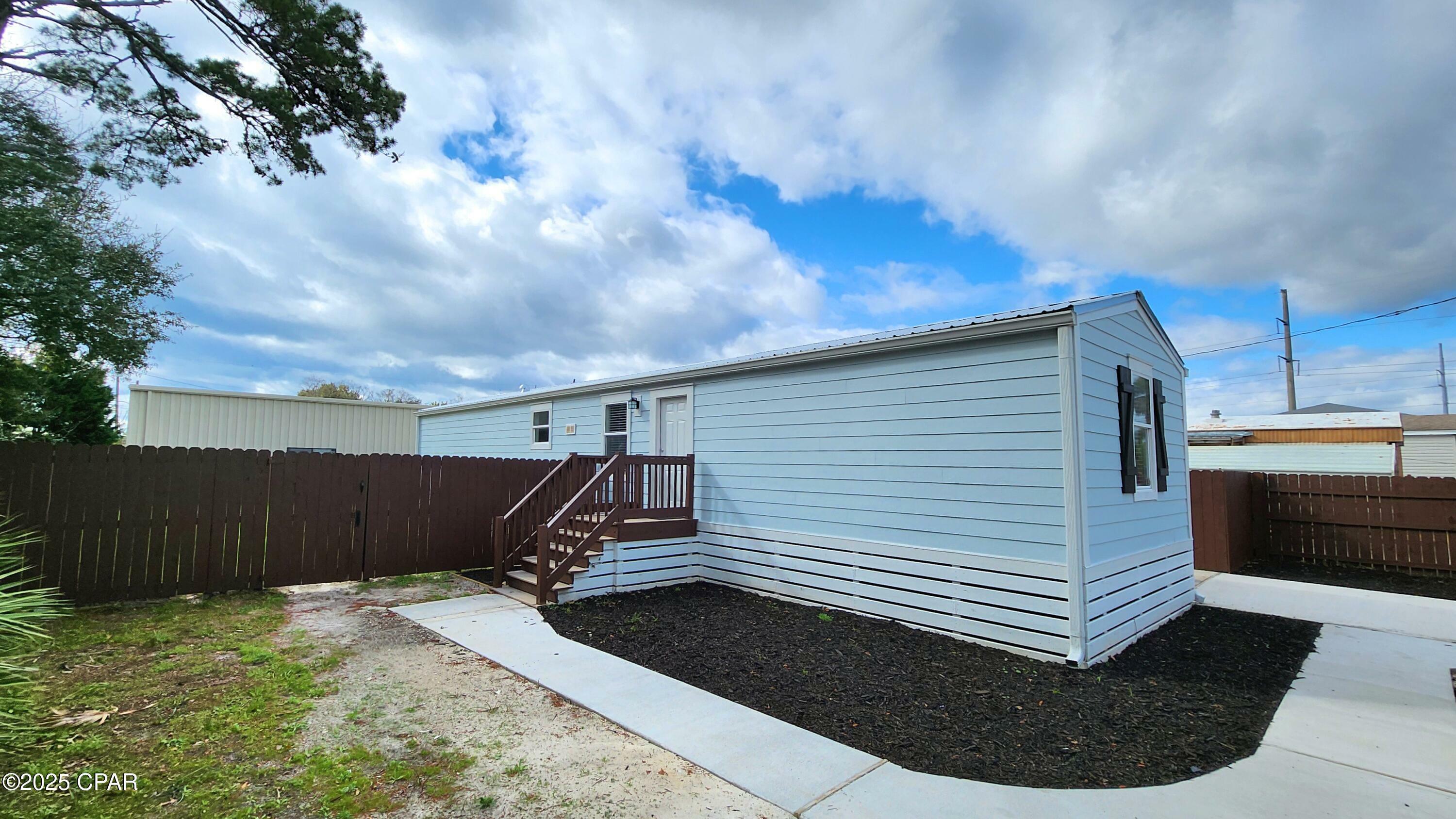 Property Photo: 127 N San Souci Street FL 32413