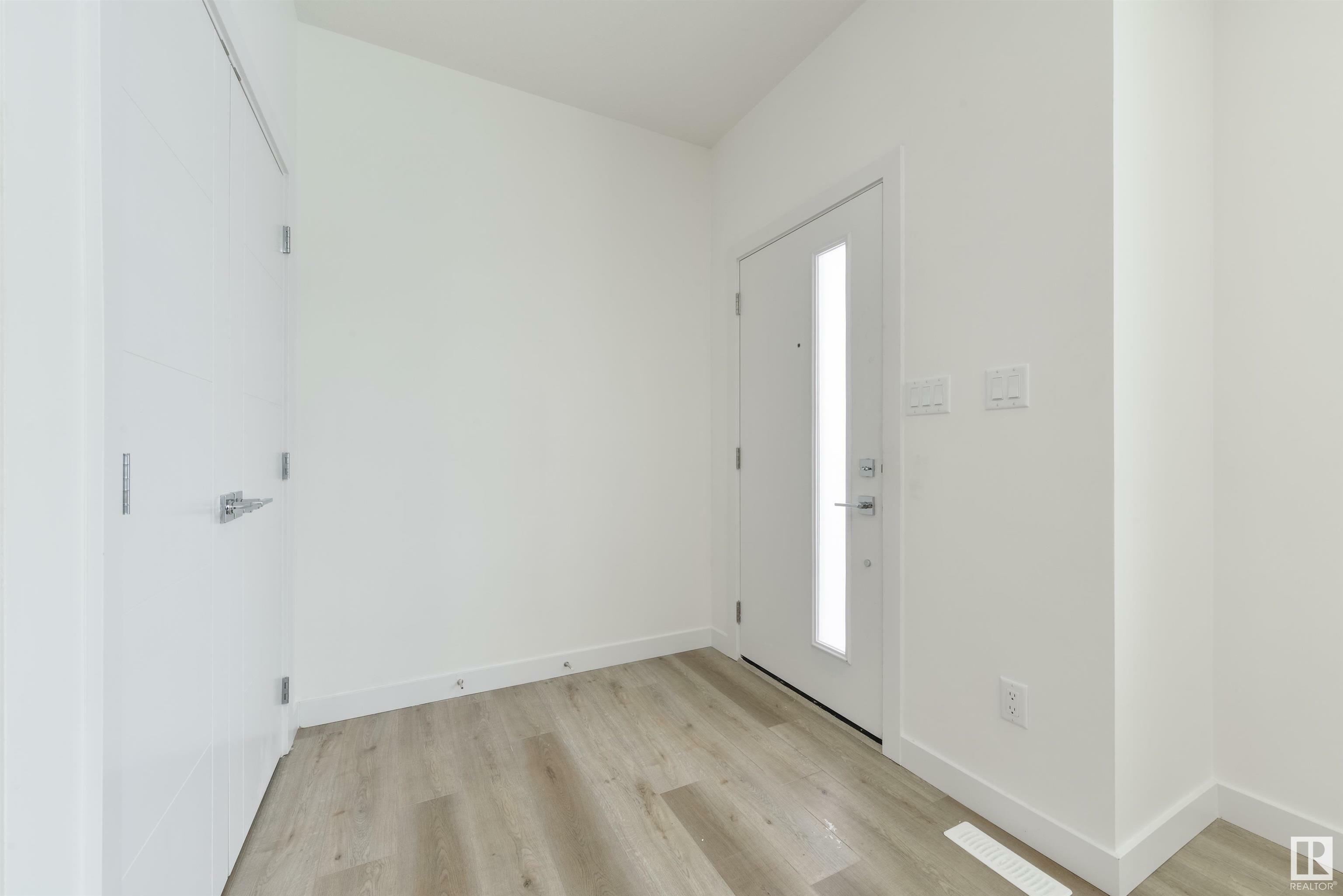 Property Photo:  140 28 Street NW  AB T6E 6N1 