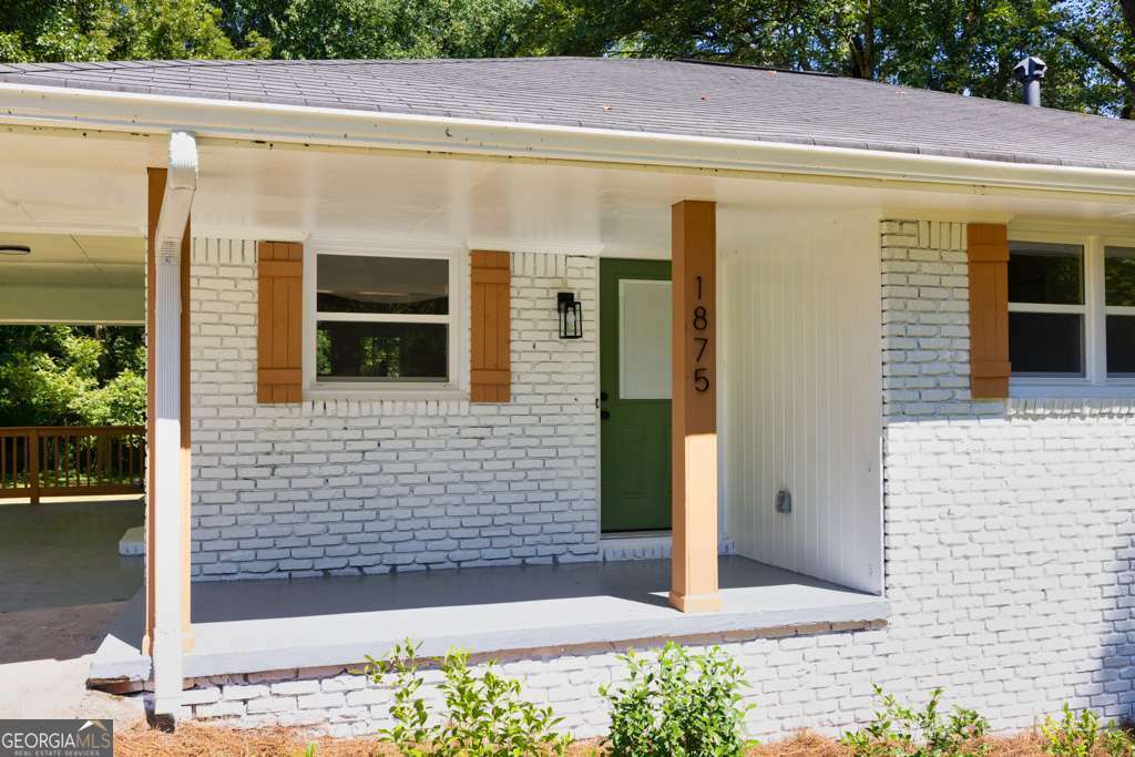 Property Photo: 1875 Creekside Court GA 30032