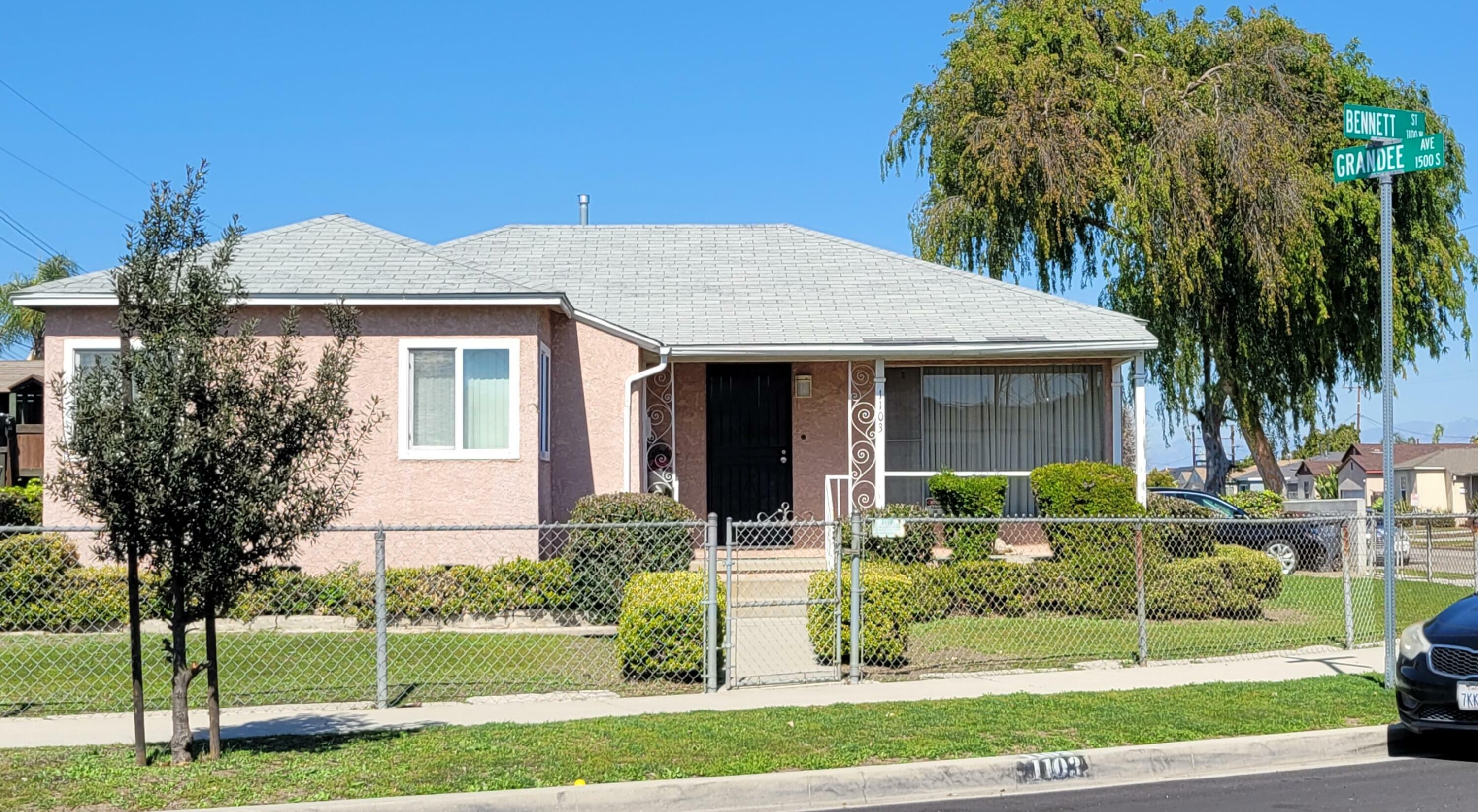 Property Photo: 1103 W Bennett Street CA 90220