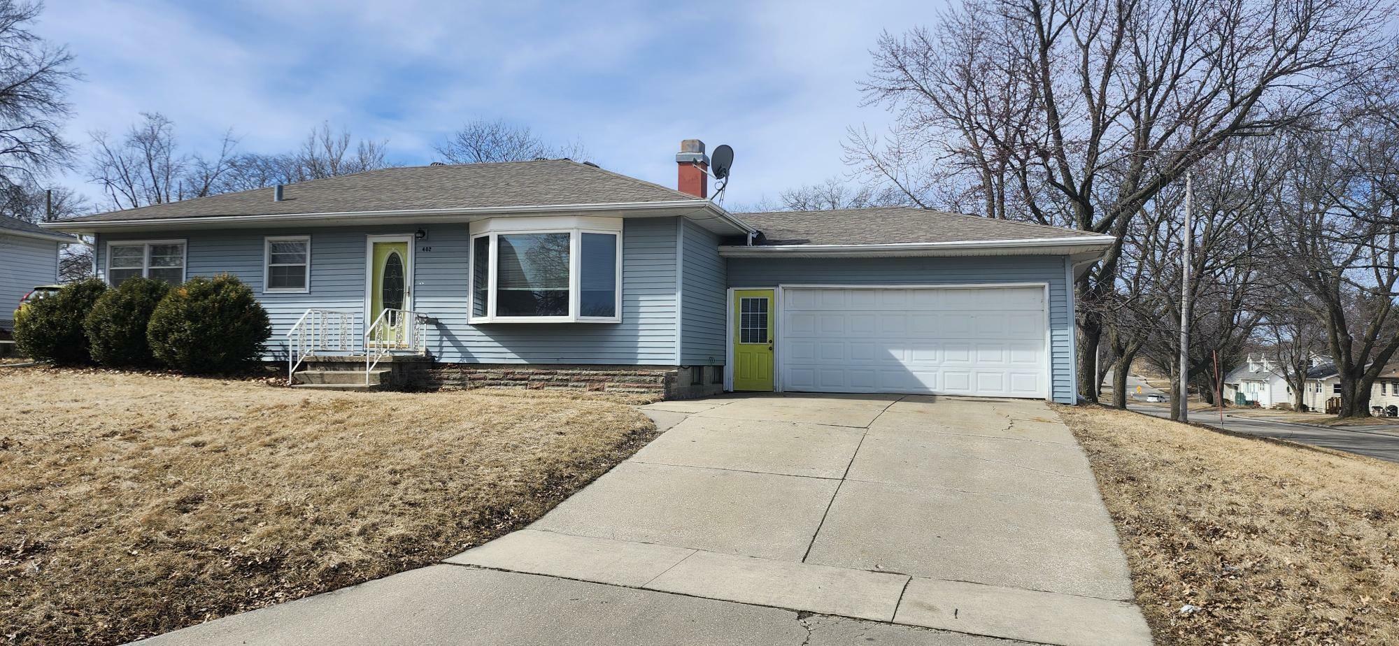 Property Photo:  402 Beverly Hills Street  IA 50701 