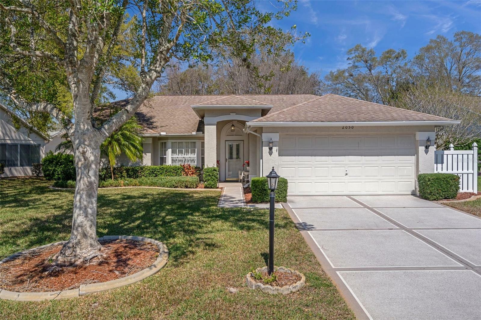 Property Photo:  2050 Quailwood Lane  FL 34606 