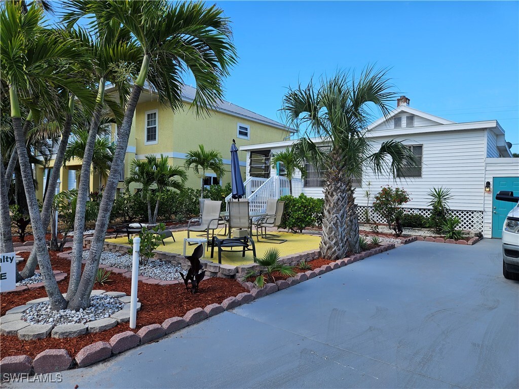 Property Photo: 243 Pearl Street FL 33931