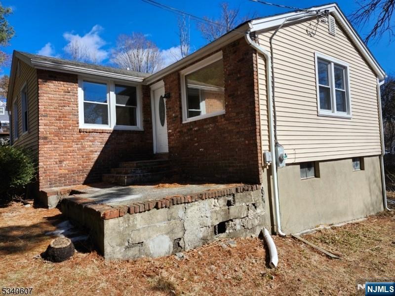 Property Photo:  30 Hemlock Lane  NJ 07480 