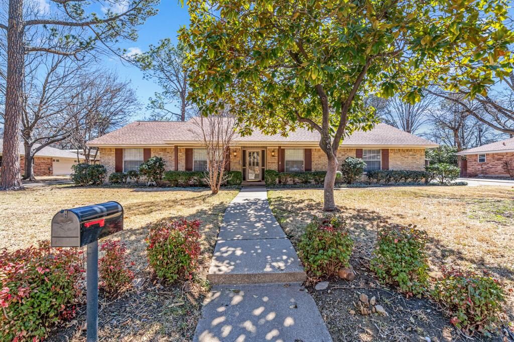 Property Photo: 315 Magnolia Street TX 76201