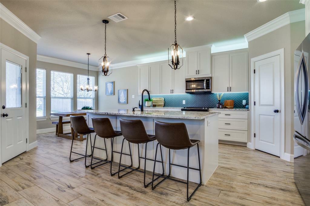 Property Photo: 148 Arrendondo Way TX 76126