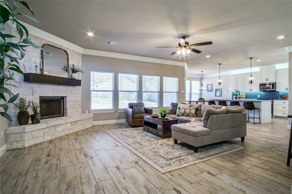 Property Photo: 148 Arrendondo Way TX 76126