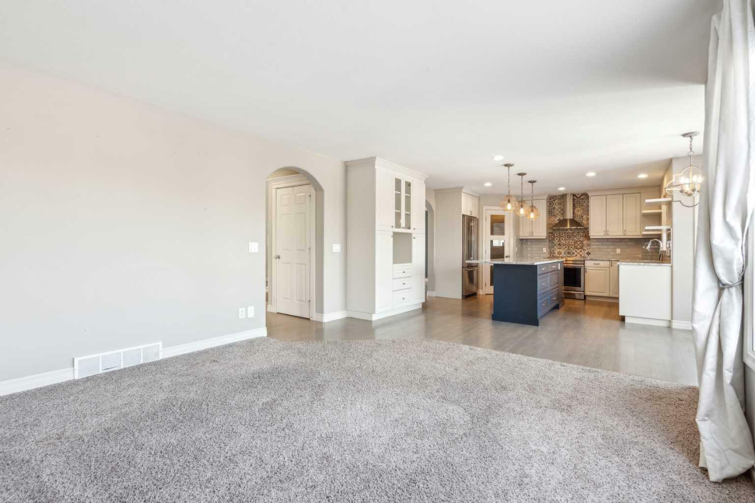 Property Photo:  575 Wentworth Place SW  AB T3H 4L6 