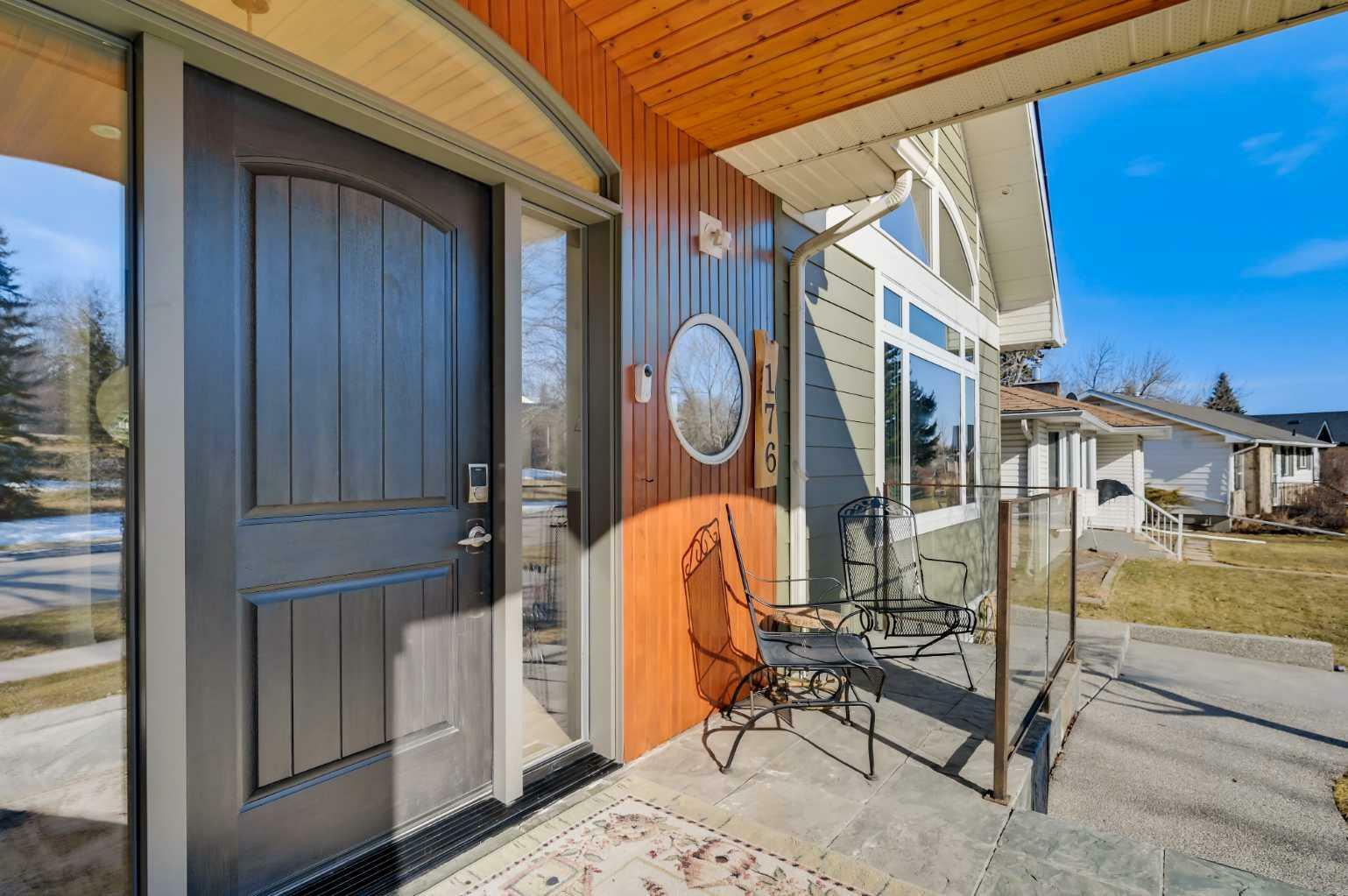 Property Photo:  176 Constable Road NW  AB T2L 0S7 