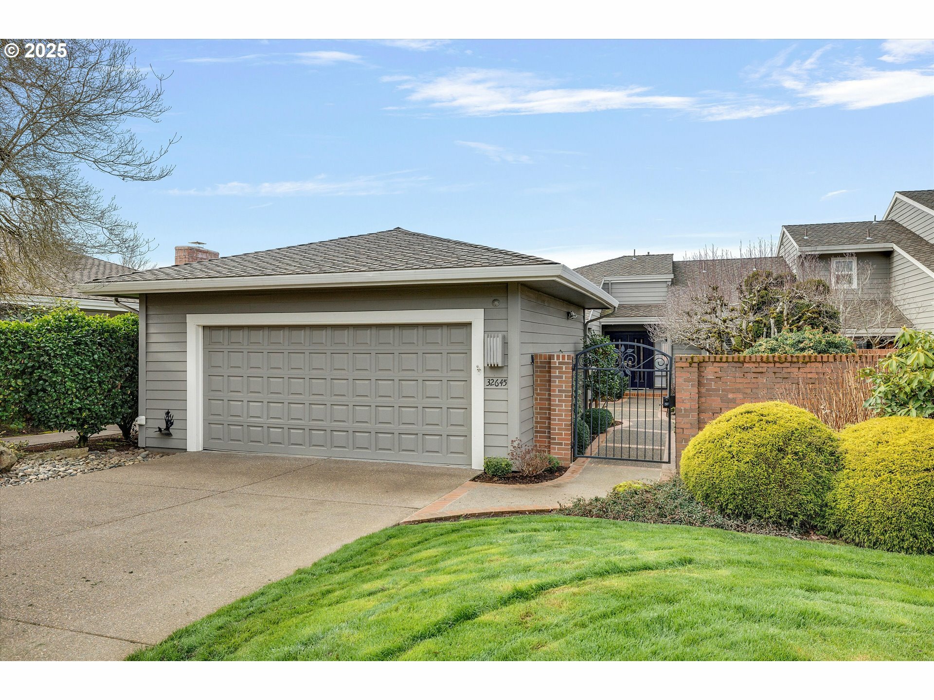 Property Photo:  32645 SW Lake Point Ct  OR 97070 
