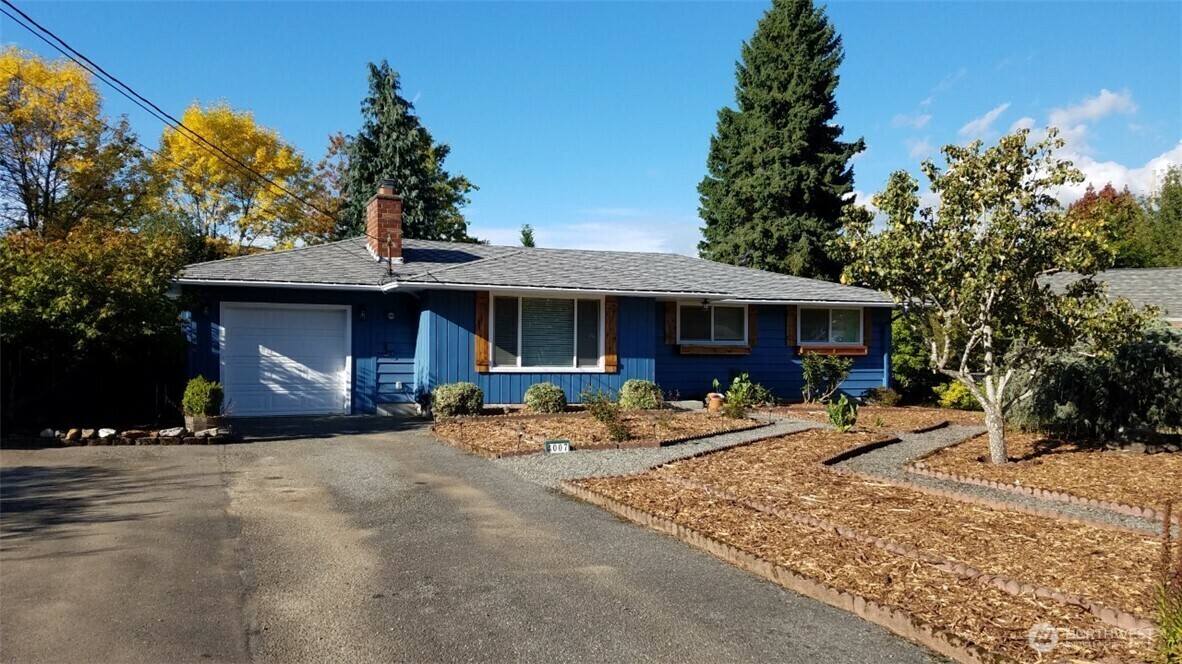 Property Photo:  4007  219th Street SW  WA 98043 