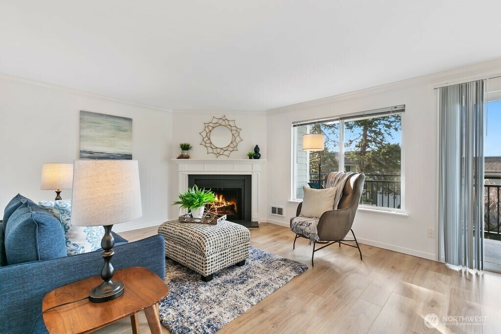 Property Photo: 10110 NE 60th Street 103 WA 98033