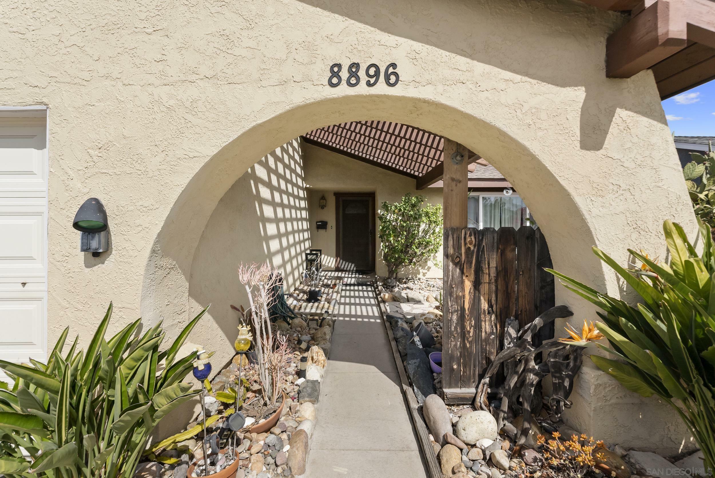 Property Photo: 8896 Belfast Circle CA 92126