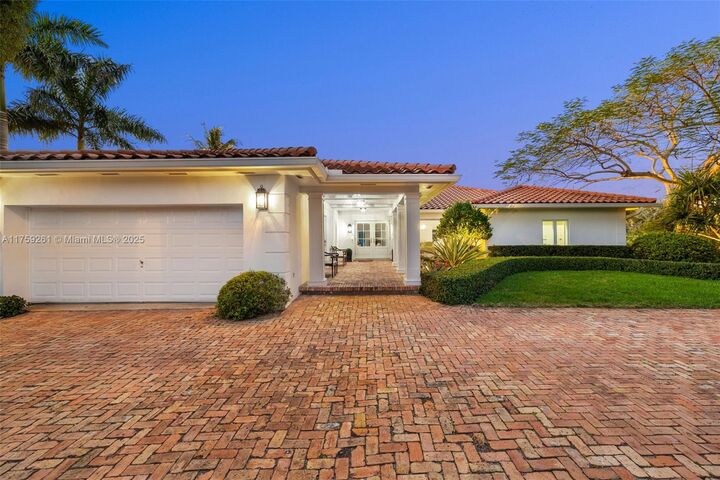 Property Photo:  1117 Bella Vista Ave  FL 33156 