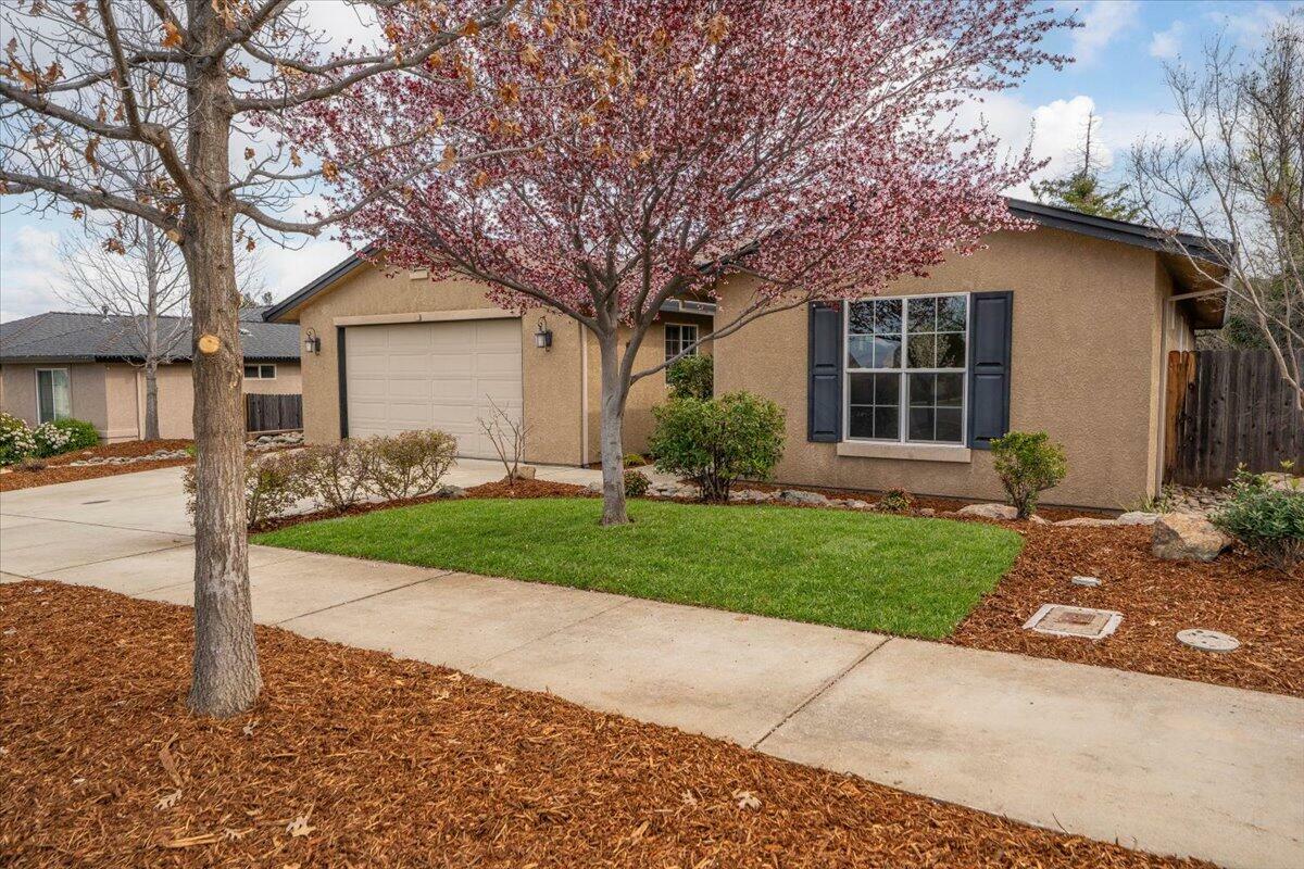 Property Photo:  715 Grants Pass Place  CA 96003 