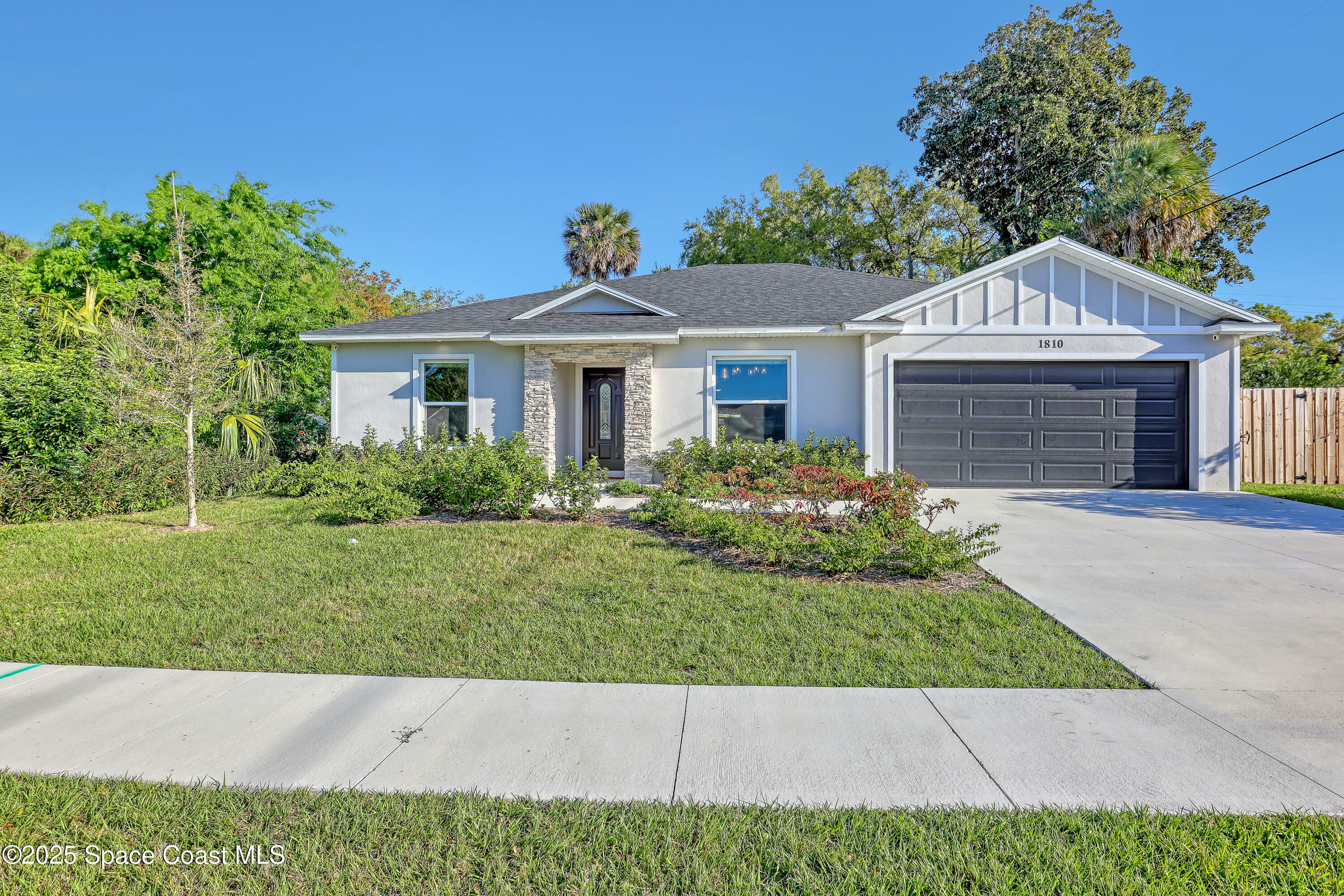 Property Photo:  1810 S Lilac Circle  FL 32796 