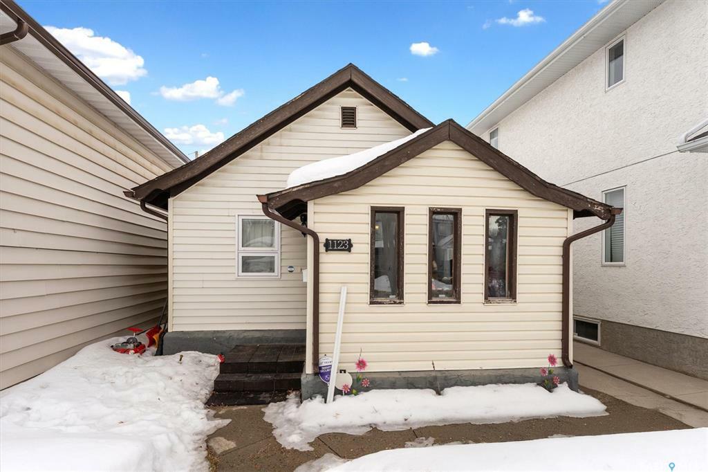 Property Photo:  1123 11th Street E  SK S7H 0G1 