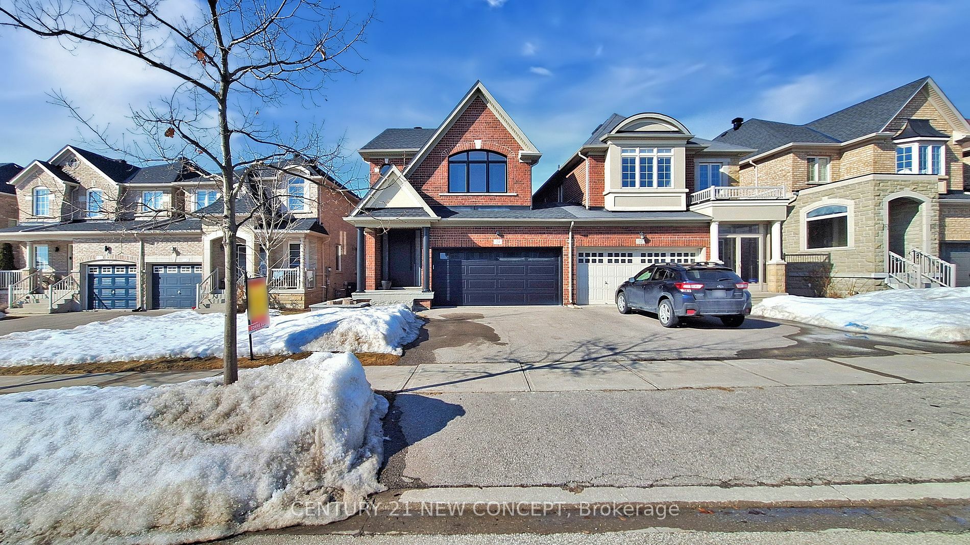 Property Photo:  24 Reynolds Cres  ON L4G 7X7 