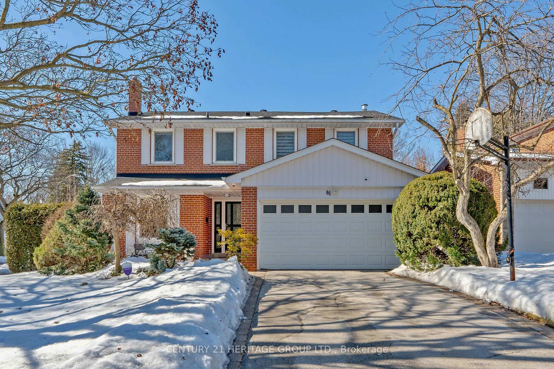 Property Photo: 61 Foursome Cres ON M2P 1W4