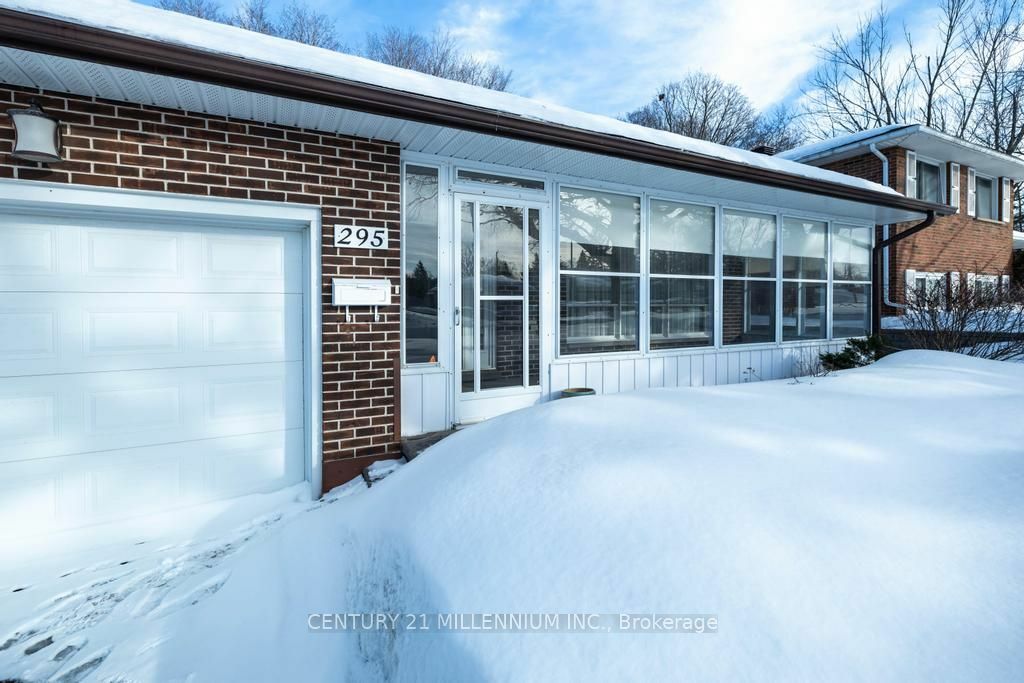 Property Photo:  295 Duckworth St  ON L4M 3X5 