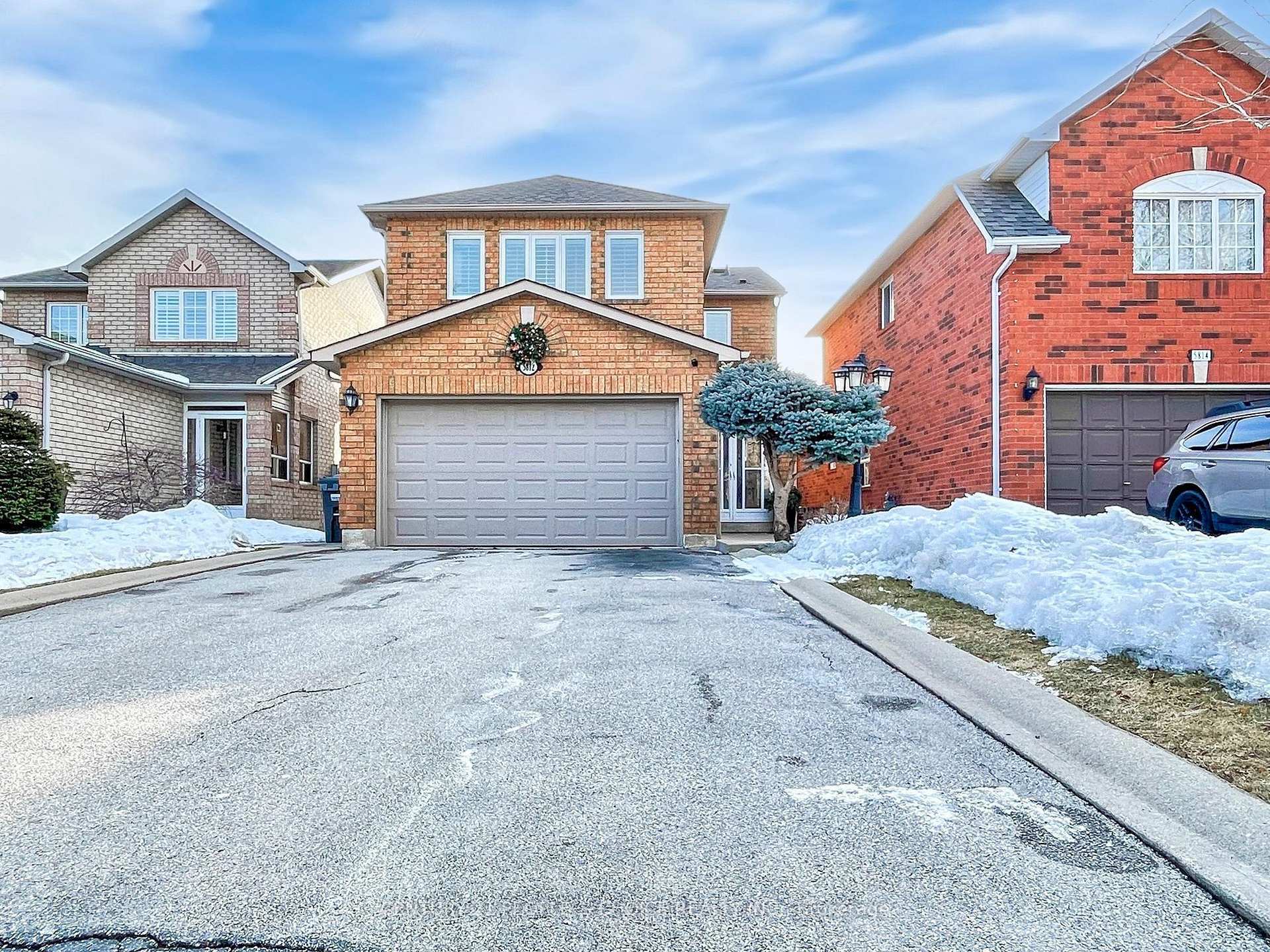5812 Sidmouth Street  Mississauga ON L5V 2K3 photo