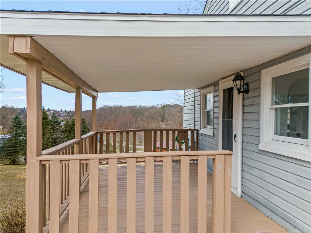 Property Photo:  1182 State Rd  PA 15062 