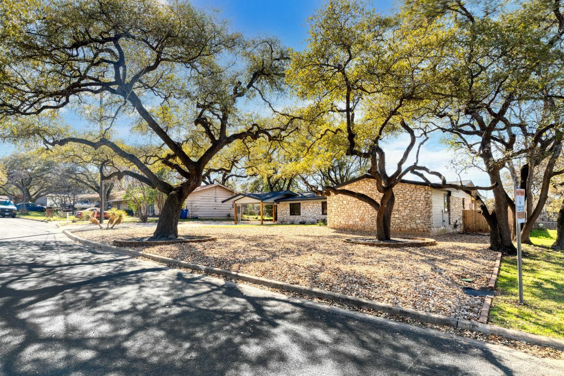 Property Photo: 11902 N Oaks Drive TX 78753