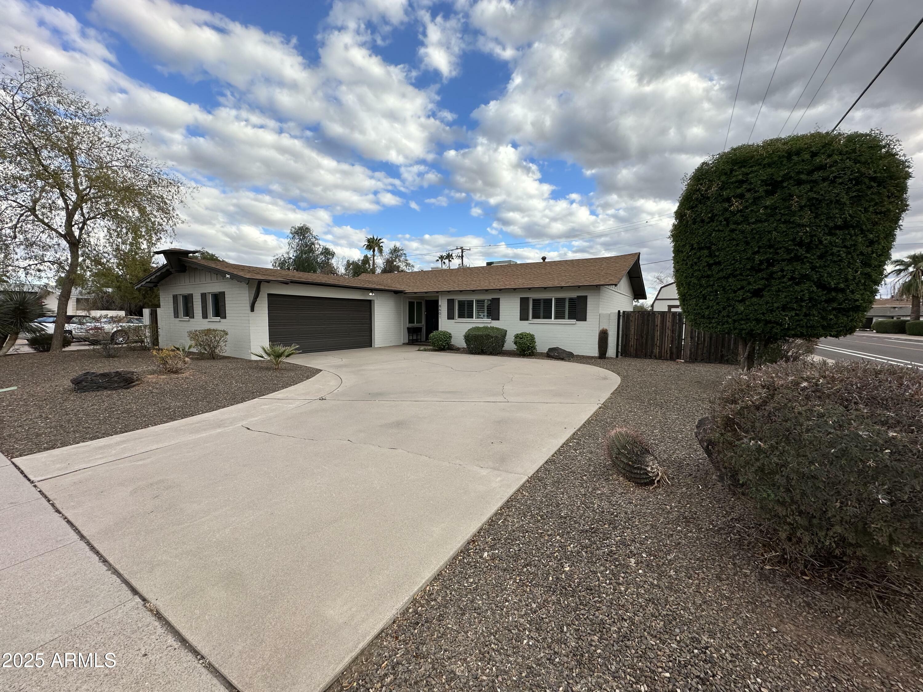 Property Photo:  8601 E Berridge Lane  AZ 85250 