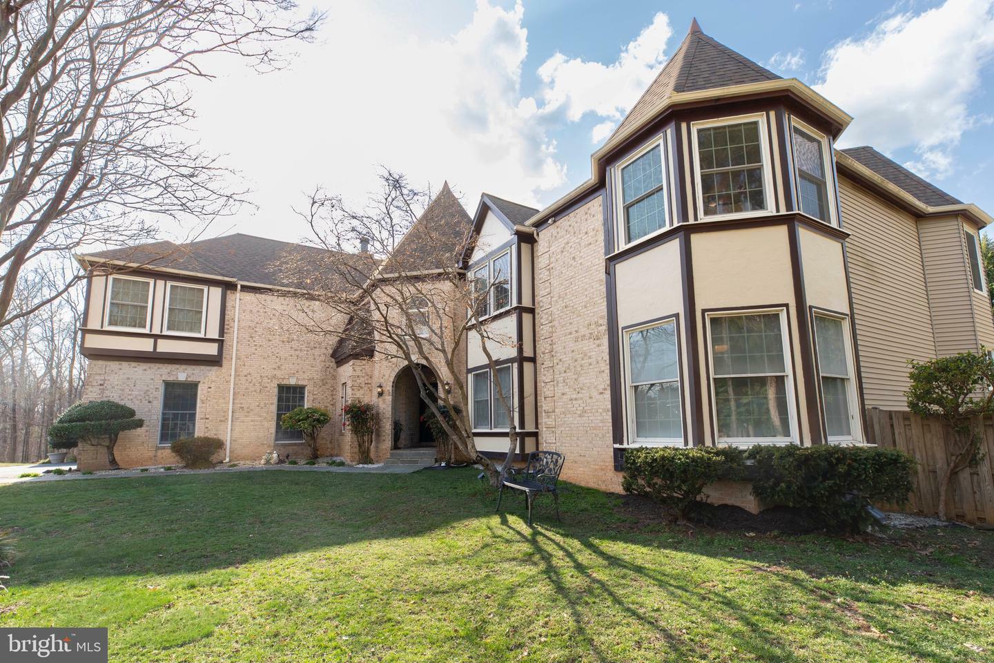 Property Photo: 5616 Braddock Farms Way VA 20124