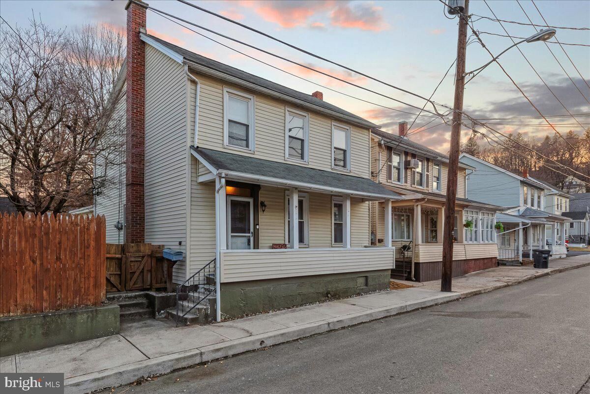 Property Photo:  534 E E Church Street  PA 18080